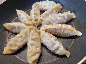 好吃快捷的煎饺（任意饺子可做）