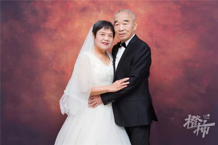 老夫妻|“你还是跟刚结婚时一样美！”12对老夫妻拍了套婚纱照