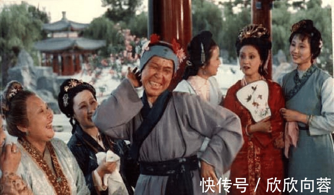 老刘&红楼梦中,刘姥姥讲了个笑话,所有人都笑了,为何这两人却没笑!