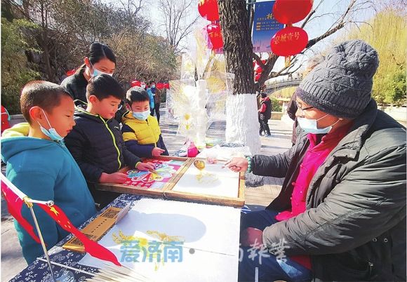 景区客流量攀升 文化场馆受青睐 泉城年味浓郁 游客游兴正酣