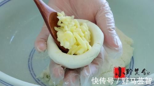 面粉|土豆不要炒着吃了，教你老吃法，不用水不加面粉，香甜软糯还拉丝