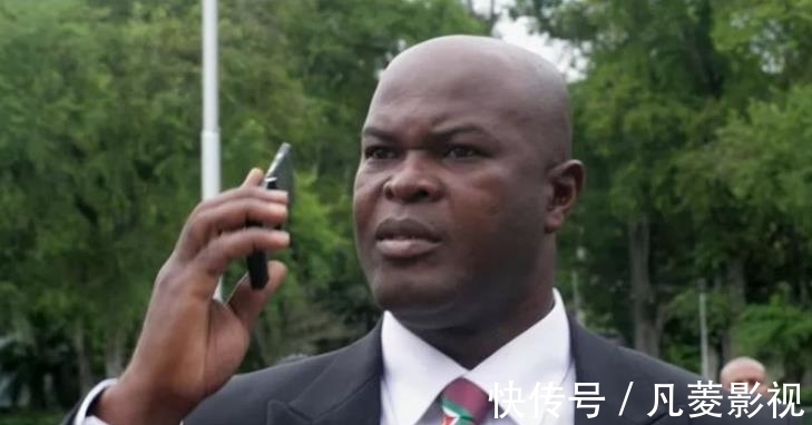 球员|自肥可耻但很有用!苏里南副总统60岁正选披甲,赛后更向对手发钱