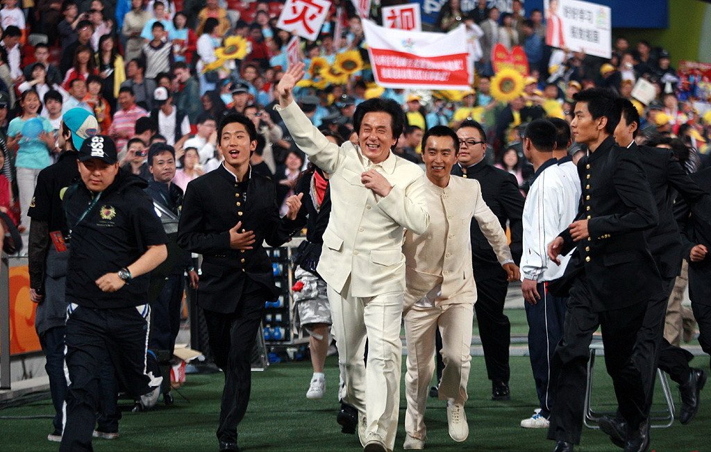 敢于“征服”鸟巢的歌手:有人赚得盆满钵满,也有人亏到血本无归