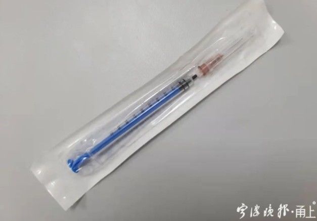 诊所 浙江女子太阳穴处流出10针管“粉色脂肪”！医生：晚来几天可能进ICU甚至死亡！这件事要三思啊……