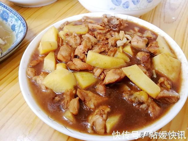 回娘家吃饭,12道菜晒到朋友圈,网友:还缺女儿吗?