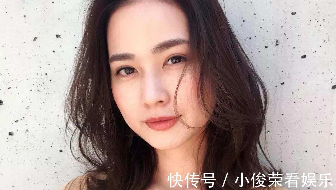 修饰|女人40岁后,别再剪短发了!今夏流行这4种发型,减龄显气质