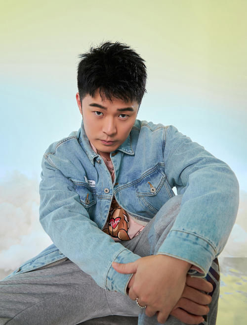 邓伦招聘员工福利多,包吃包住包奶茶,一看工资劝退众人