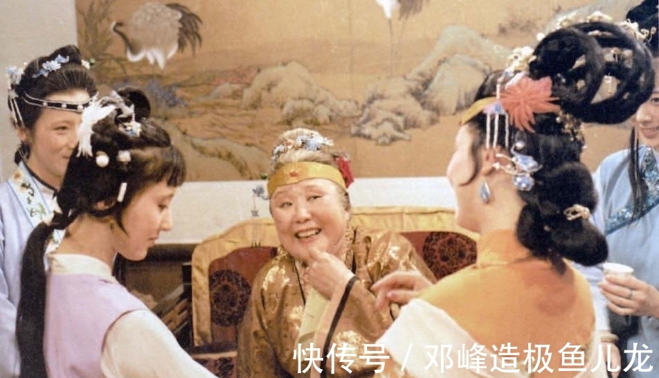 贾母|除了王熙凤,还有一个后起之秀讲话更显情商和气势,堪称绵里藏针