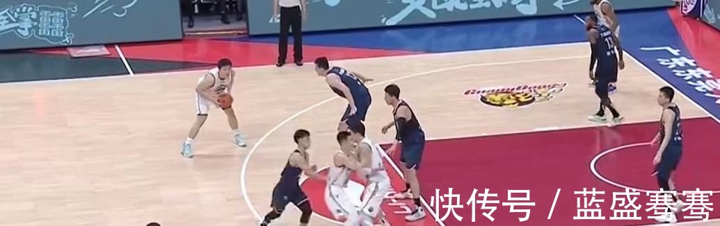 广东男篮|4连胜！易建联不在任骏飞爆发，广东男篮6人上双，谁注意杜锋举动！