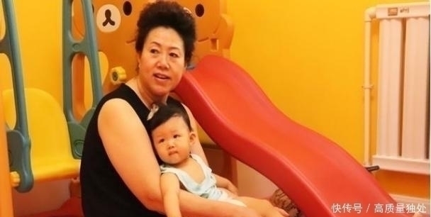 反复期|4岁儿子独享2米大床,却总说“睡着挤”,宝妈看完监控后泪目