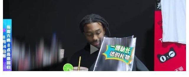 小山桃|街舞小黑屋規(guī)則升級(jí)：王一博雖然不懂女孩心思，送禮物卻難不倒他