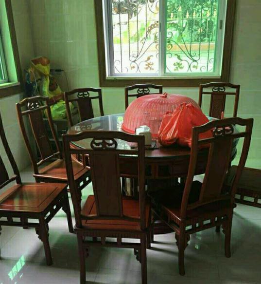 全村|晒晒婆家200万建的小别墅,光餐桌都3万多,是全村最豪华的!