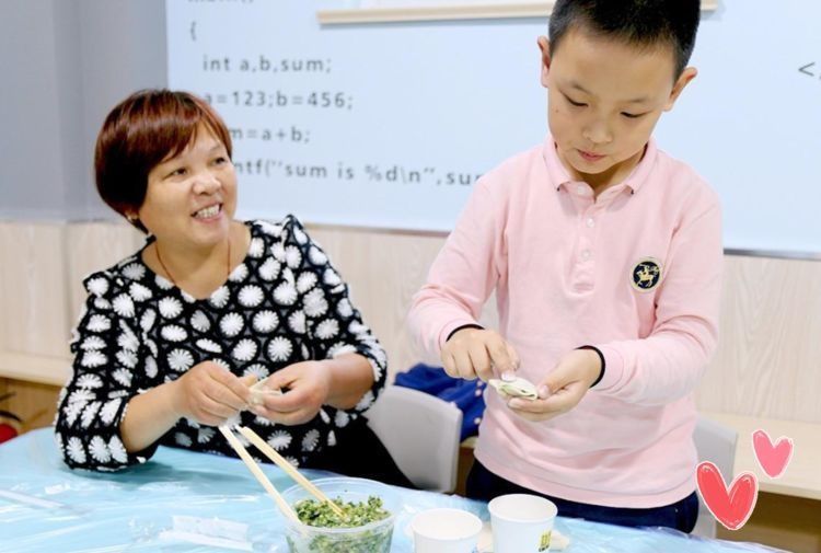 父母|娃长大后会不会疼老妈,小时候就有暗示,若有这5大举动,恭喜你