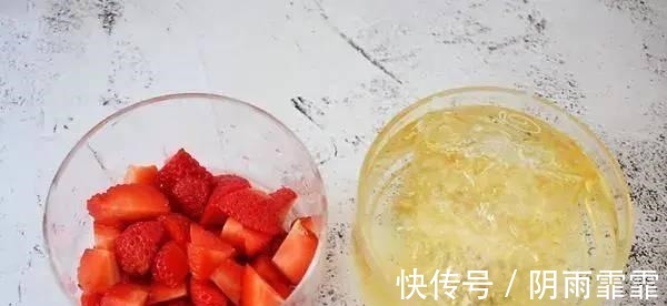 酸奶草莓冻这样做！简单4步不蒸不烤，一个奶锅就能做！