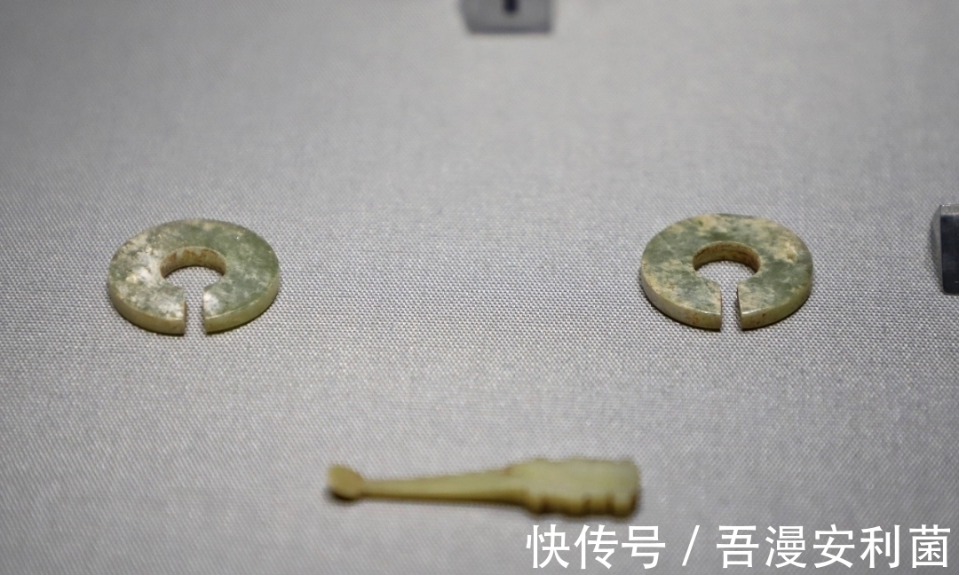 玉璜@玉玦很美,却不能随意佩戴,在古时它有特殊寓意