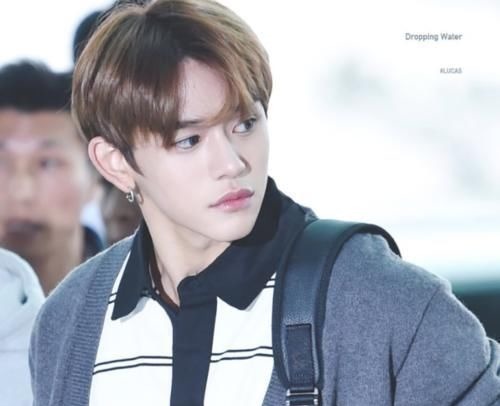 黃旭熙被爆錄制《跑男》,想打蔡徐坤被拍看到圖片笑出眼淚