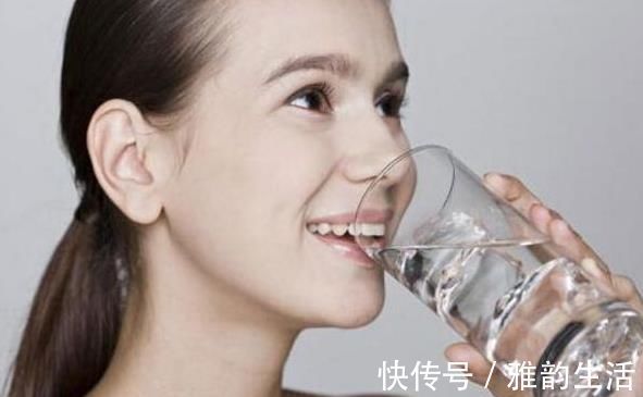 喝水|早晨喝水有助于养生?营养学者:注意以下几点,身体更健康