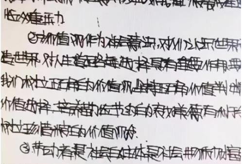 老师#高中生写字“太笔直”,作业本像是在画“栅栏”,老师:看着就晕