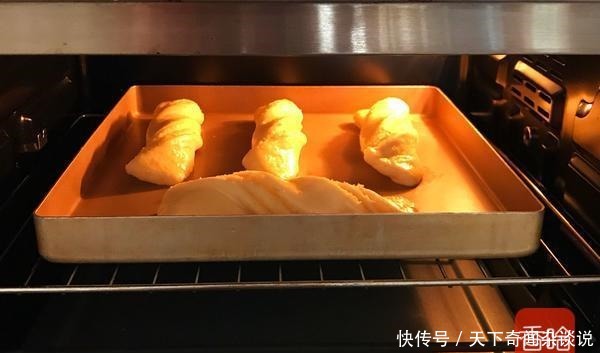 柔软到怀疑人生!一次成功的椰蓉奶棒面包,学会了不用去面包店买