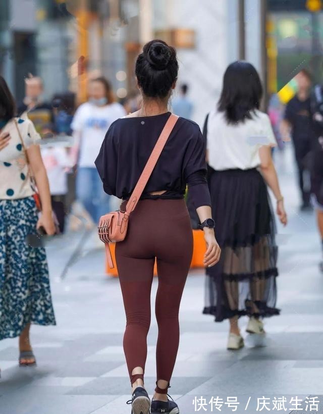 修身版型 心机穿搭的打底裤时尚潮流显魅力,尽显非凡的气质!