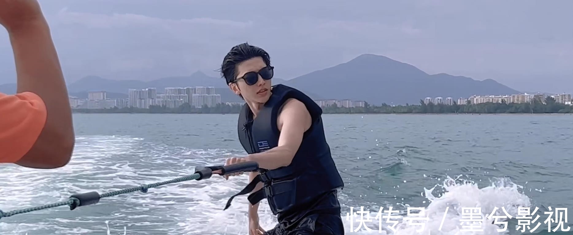 蔡徐坤活久見系列，粉絲：苦等四年啊