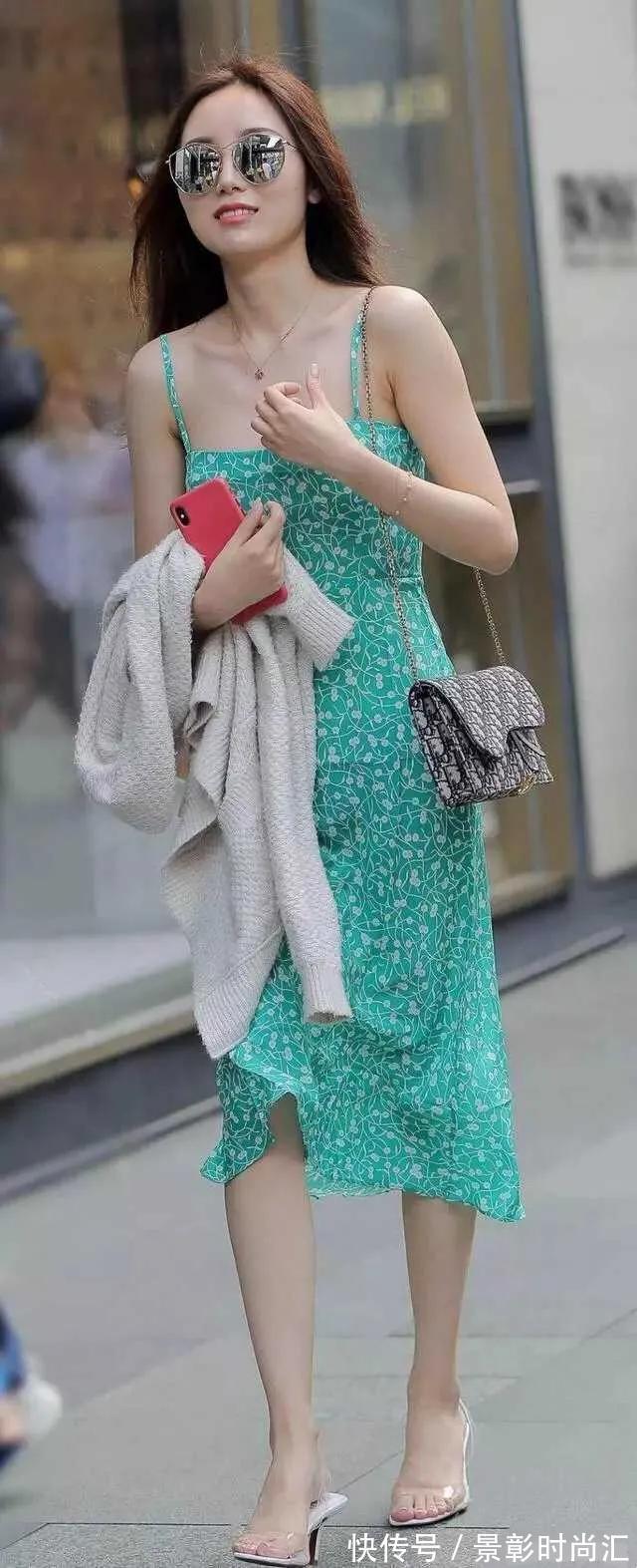 美女 难道今年流行透明高跟凉鞋吗?30位美女穿出了简约而不简单的效果