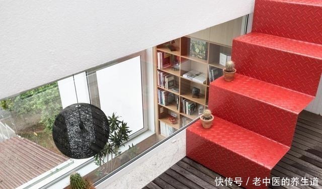 业主|又是别人买的顶楼带双层露台，业主再加一节楼梯通楼顶，3个露台！