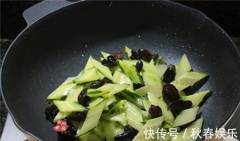 女儿天天嚷着要吃此菜,口感软嫩,简单快手,清理肠道还补水