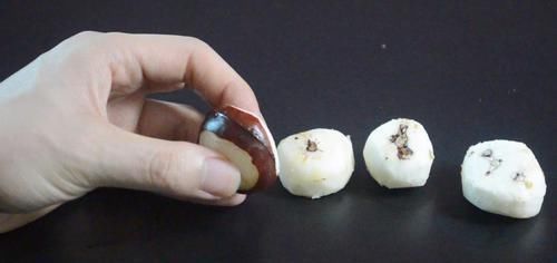 荸荠|荸荠去皮原来这么简单,教你新办法,轻松剥出完整荸荠,太实用了
