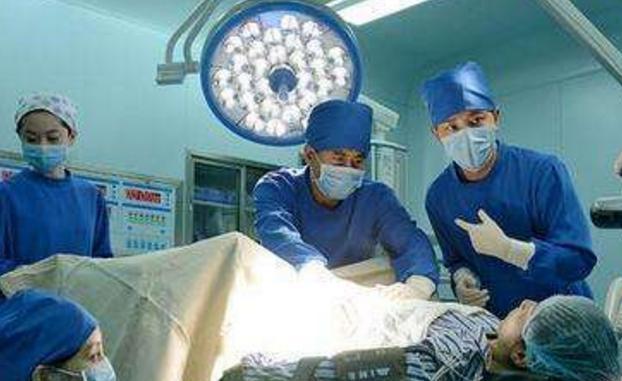 盆骨|产妇生娃不到10分钟便出了产房,家人高兴炫耀,医生却无奈摇头