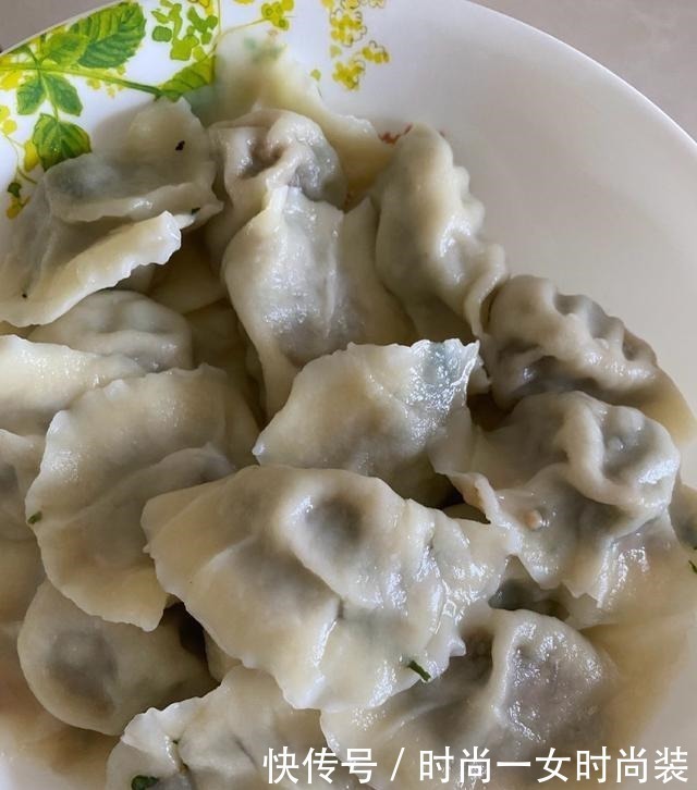 向往的生活|岳云鹏晒出了午餐,最爱吃的饺子成了配角,评论区留言让人爆笑