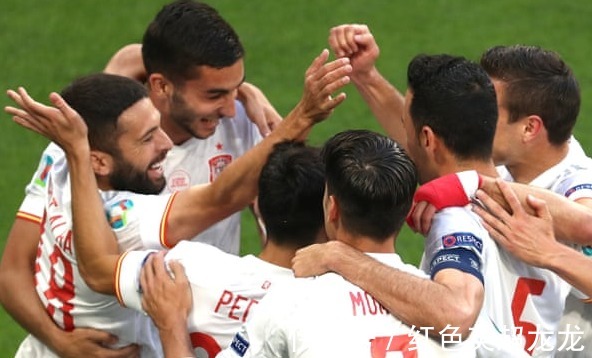 西班牙|點(diǎn)球晉級半決賽！西班牙更衣室熱鬧慶祝：佩德里搞怪，西蒙唱歌