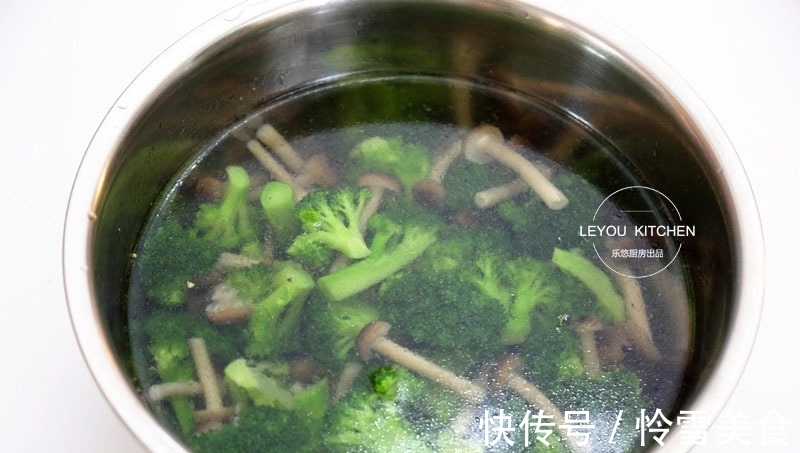 常吃|没怎么调味，却很鲜美的一道菜，热量不高，常吃大肚腩越来越小