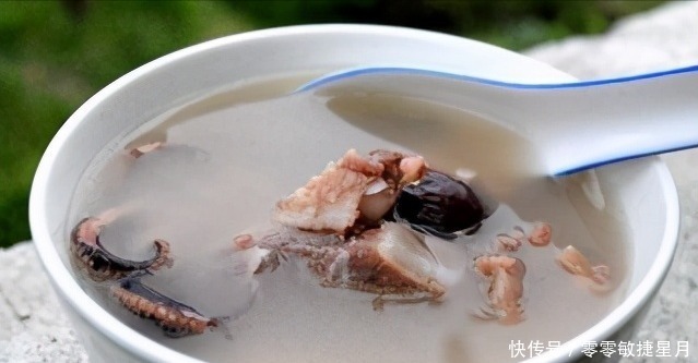 炖骨头汤,切记不要只加水,教你饭店不外传做法,汤鲜肉香无腥味!