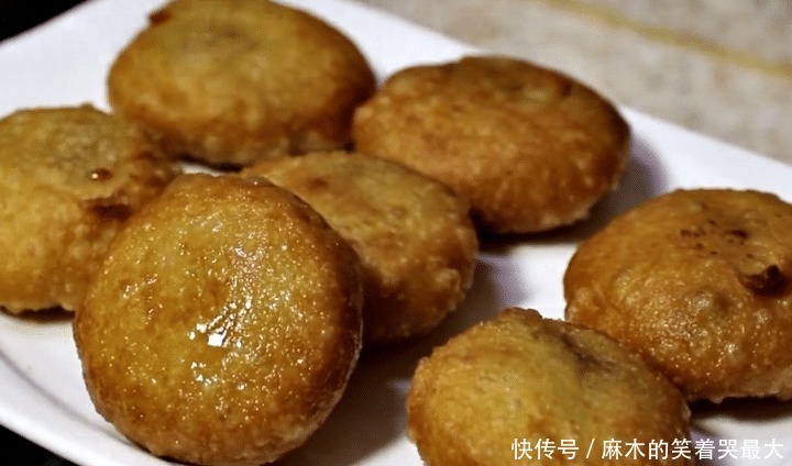 鼓大|秋天,遇到此面食要多吃,简单一炸,外酥里软,个个空心鼓大泡