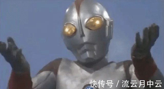 哉阿斯|最另类的奥特曼，用汽车砸怪兽，网友这算奥特曼