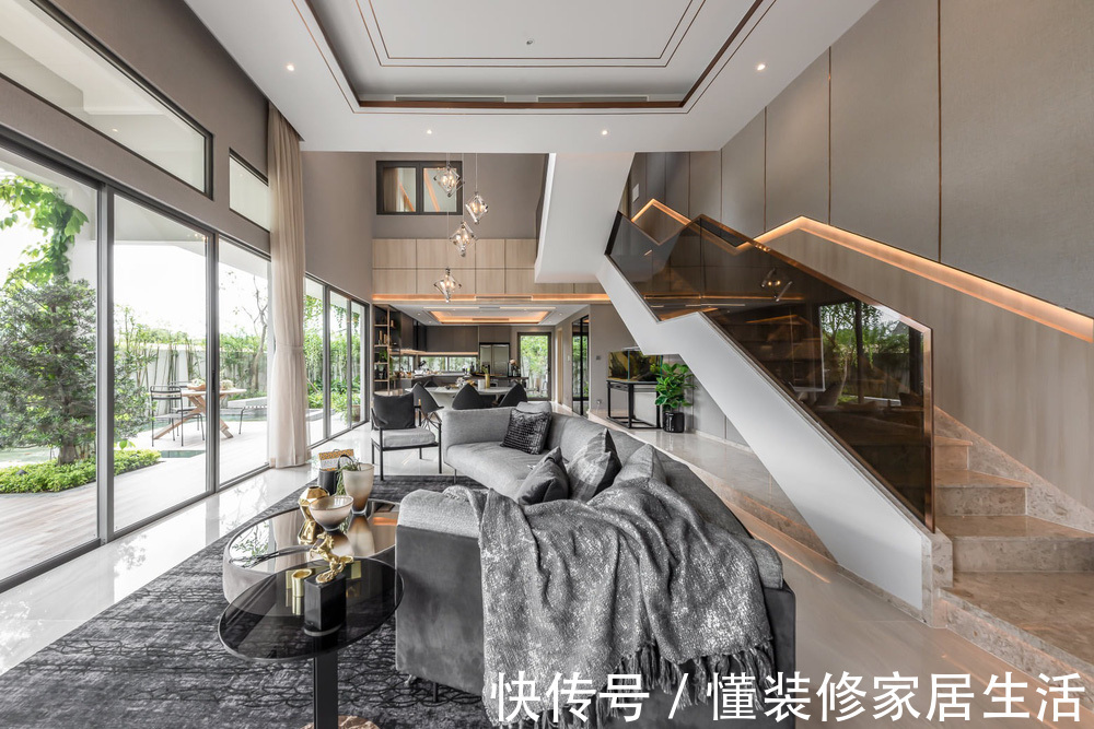 深色系|实际面积260㎡的别墅,装修不奢华不堆砌,三代人同住越看越喜欢