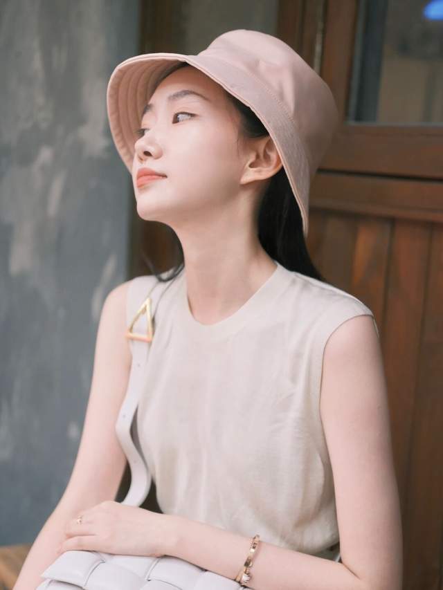 洋气|20岁到30岁的女生夏季末尾这样穿,衬衫配阔腿裤简约洋气,超好看