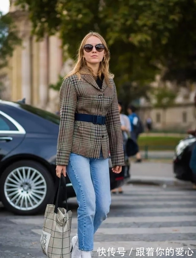 熟龄 今年的靴子流行“穿白不穿黑”,优雅提气质,尤其适合40岁女人