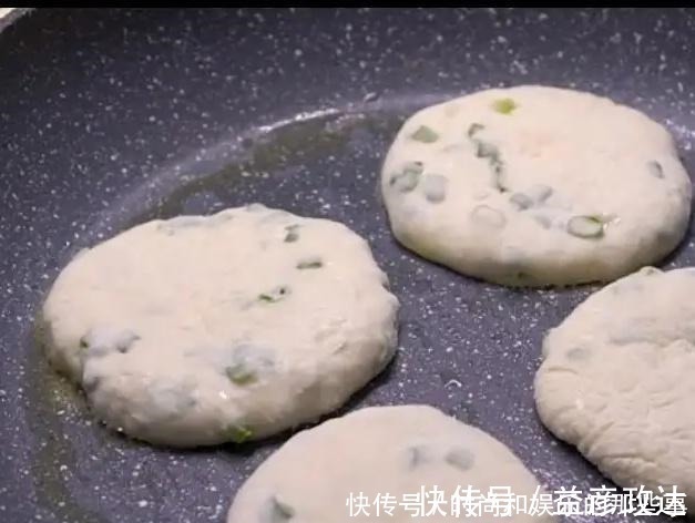 柔软|柔软冠军非它莫属,发面葱花饼新做法,100%成功零失败!