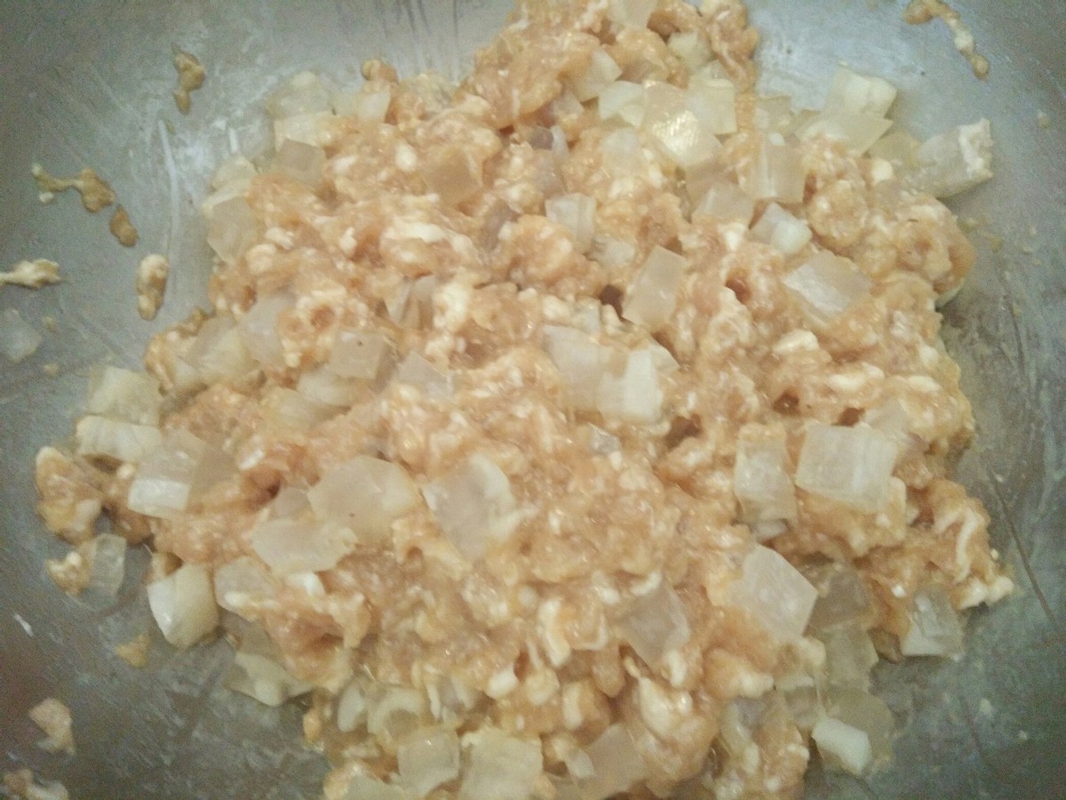 会流汤的灌汤小笼包，皮薄多汁味道棒，很简单一看就会