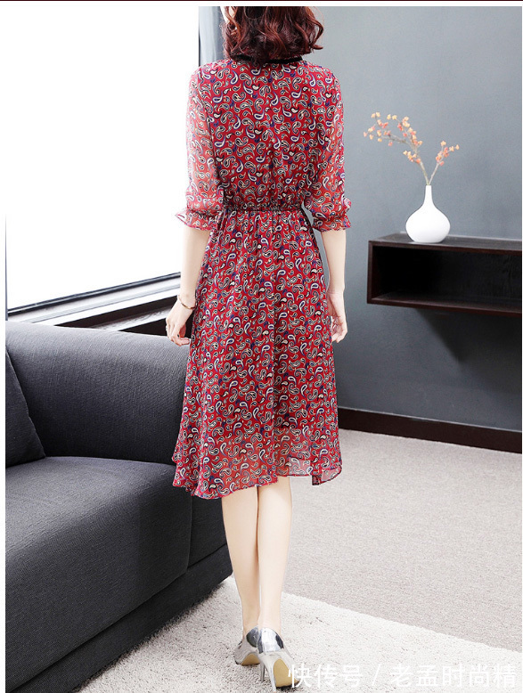 版型 别以为女人年纪大了就不能穿碎花裙,看看下面这些,一个比一个有气质