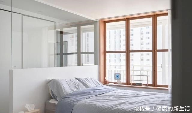 装修|别人装门位置他们家拆掉,玄关加门包成一间房,装修让人眼前一亮!