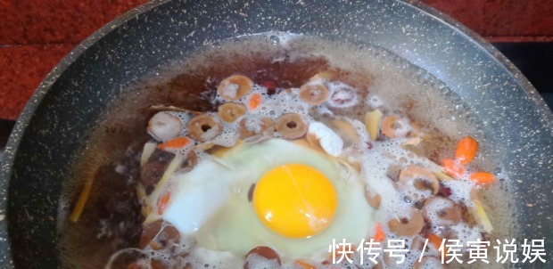 汤汁|季节交替，倒春寒湿气重，建议女人要多吃这“三红汤”，有益健康