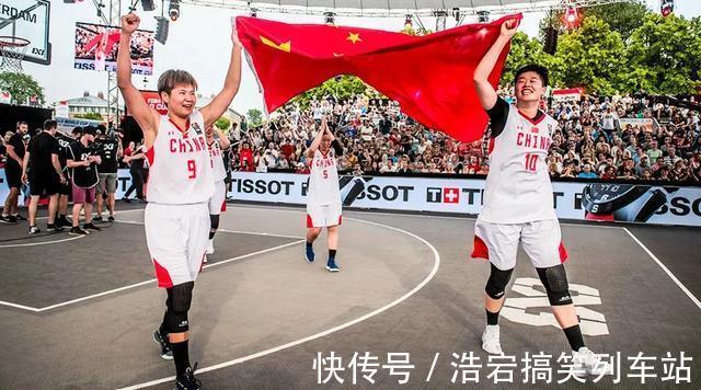 女篮|看哭了啊!29年的漫长等待,中国篮球,终于站上奥运领奖台