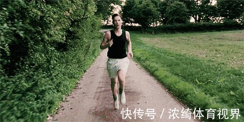 膝盖|跳绳20分钟=跑步1小时?真人实测,跑步燃脂慢还伤膝盖太鸡肋?