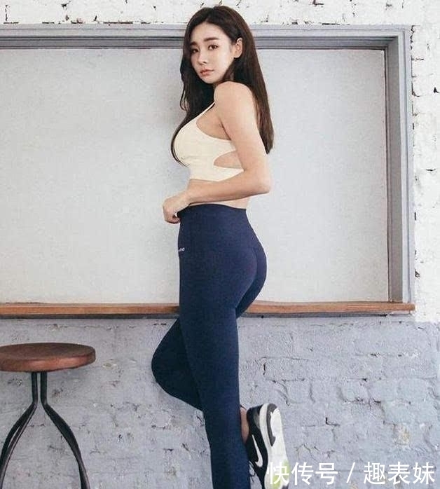 清新|街拍:气质如兰清新的小姐姐,时尚靓丽会穿养眼get不到的美!