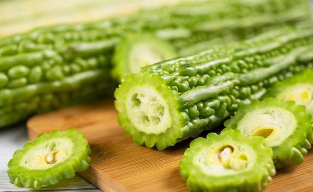 鸡蛋|肝不好就不能吃鸡蛋医生建议要养好肝,2种食物可多吃