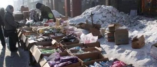 东北人雪天“晒”饺子,场面格外壮观,南方人不解不脏吗