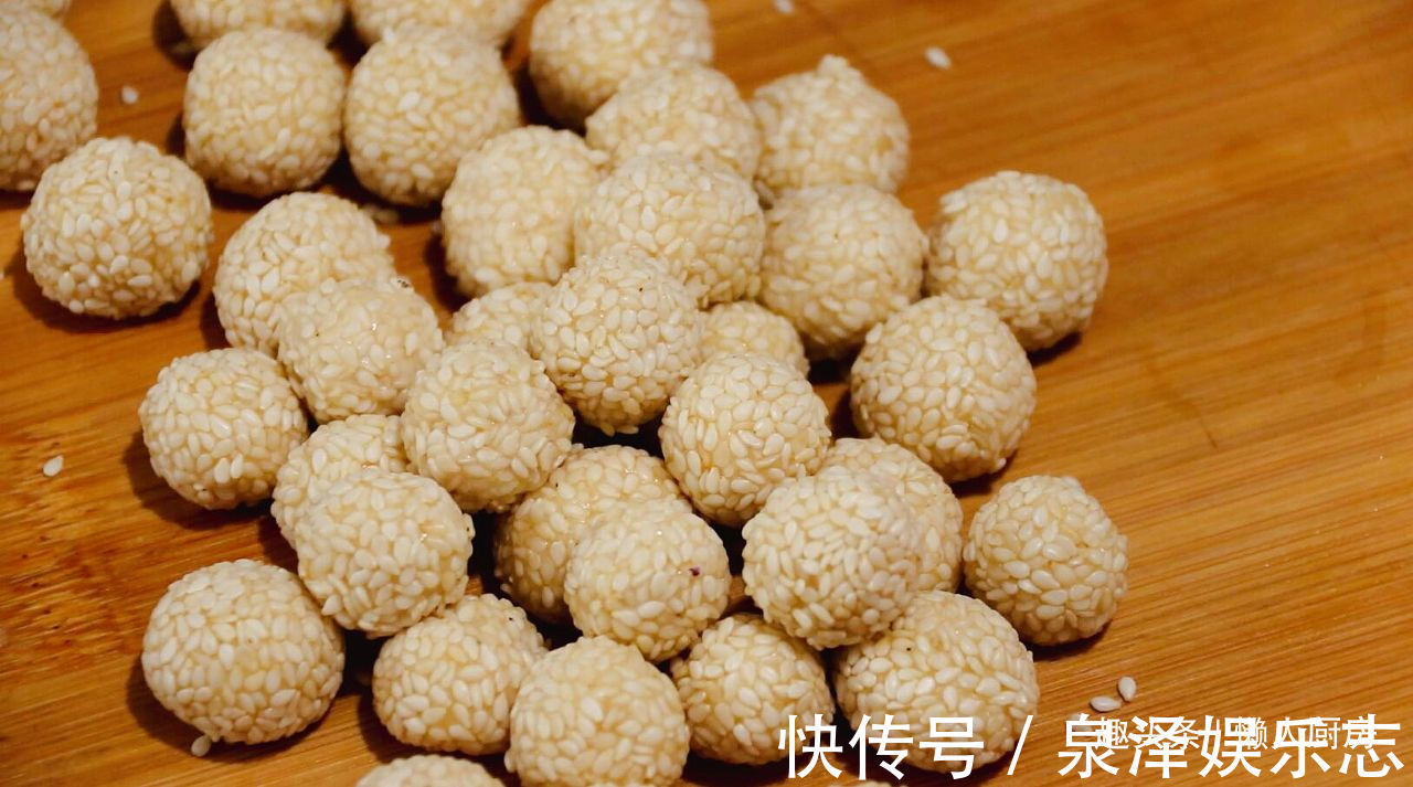 过年吃的茶食不用买,自己在家做,半斤面粉能做好多,又香又脆